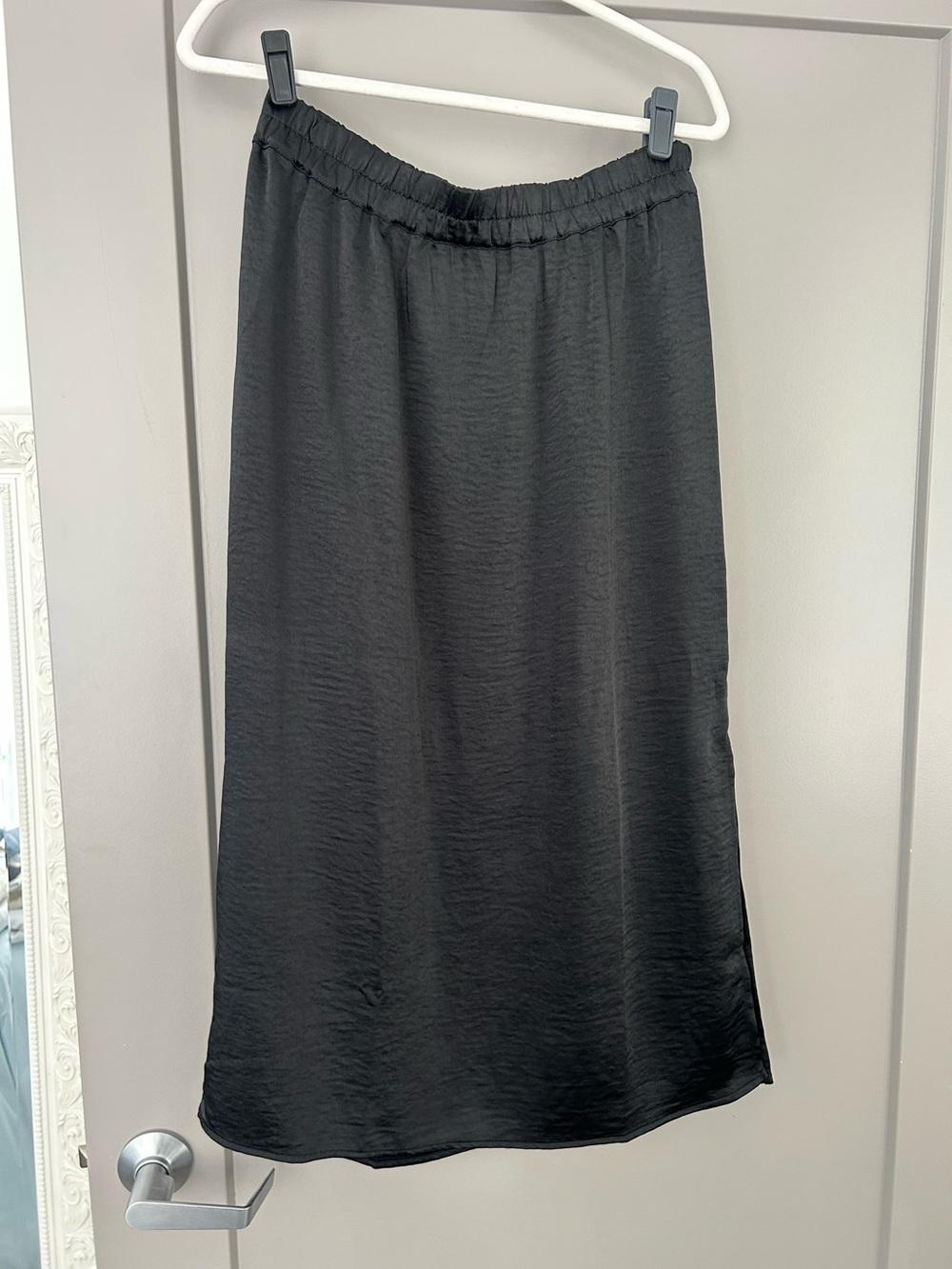 GAP Black Elastic-Waist Midi Skirt